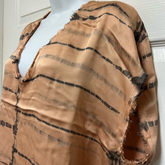 Cali Dreaming Women’s Short Sleeve Silky Raw Edges Top - Picture 3 of 10